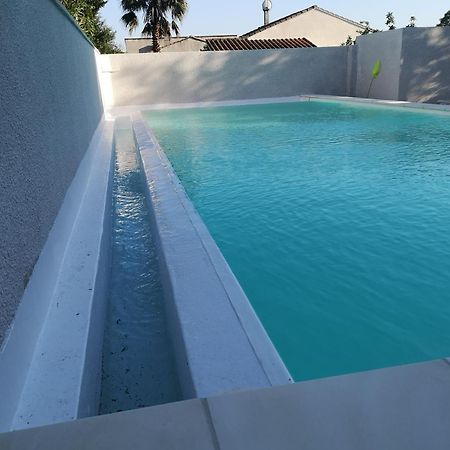Appartement Dans Villa Avec Piscine Et Jardin Marguerittes Exterior photo