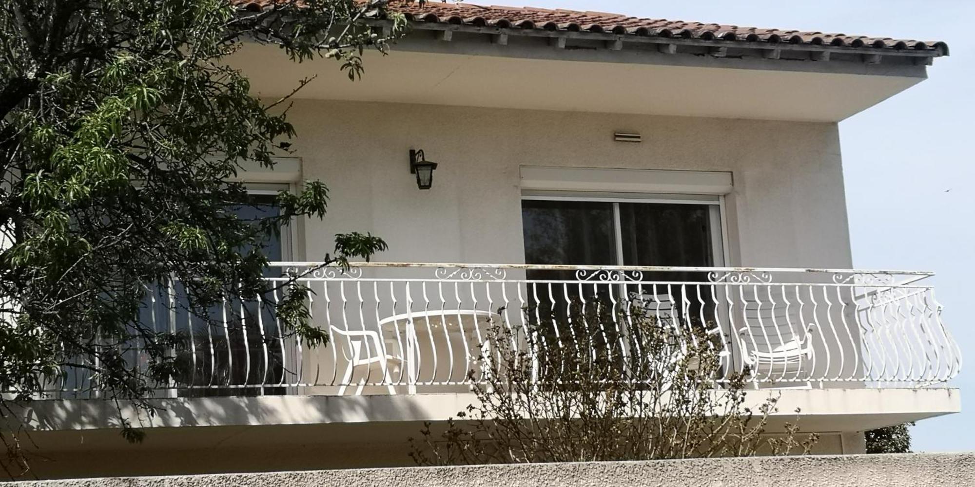 Appartement Dans Villa Avec Piscine Et Jardin Marguerittes Exterior photo