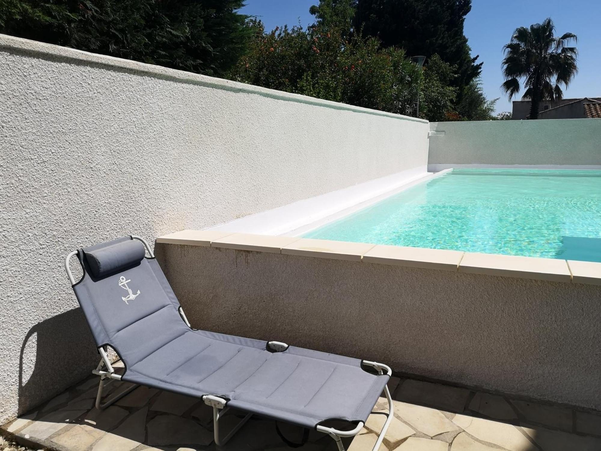 Appartement Dans Villa Avec Piscine Et Jardin Marguerittes Exterior photo